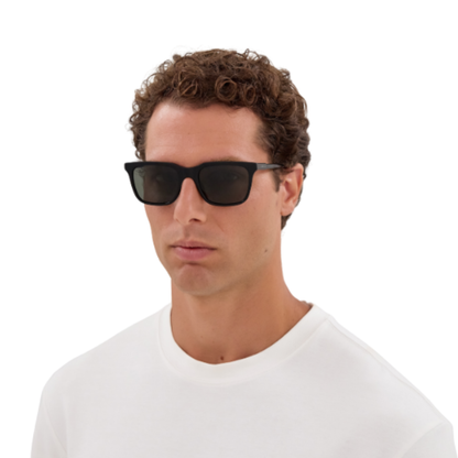 Gucci GG2114S men's acetate Wayfarer sunglasses model image