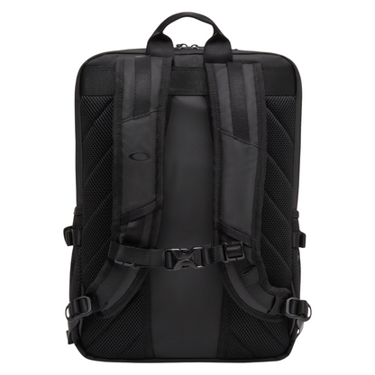 Oakley FOS901478 unisex backpack featuring spacious compartments, padded shoulder straps, and a durable everyday design.