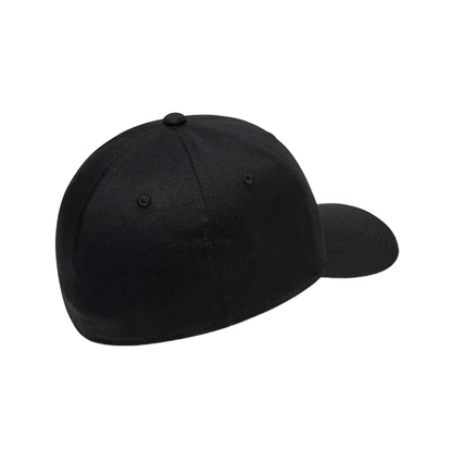 Oakley FOS901495 unisex cap with breathable fabric, adjustable fit, curved brim, and signature Oakley logo.