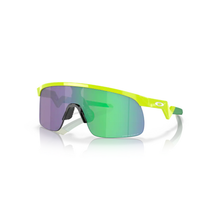 Oakley OJ9010 Resistor Youth Fit kids shield sunglasses with lightweight O Matter™ frame and high-wrap lens design.