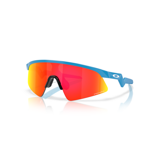 Oakley OJ9015 Resistor Sweep kids rectangle sunglasses with full-rim design and UV-protective lenses.