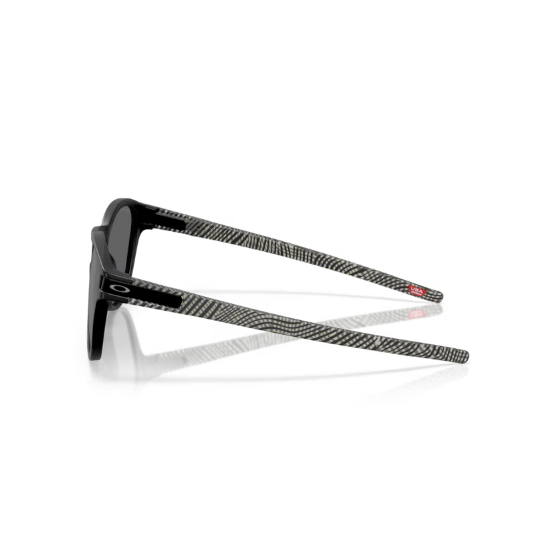 Oakley OO9265 MatteBlack74 Latch lifestyle sunglasses with lightweight O Matter frame and modern round-inspired styling.